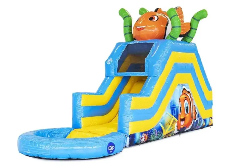 Kleine Wasserrutsche